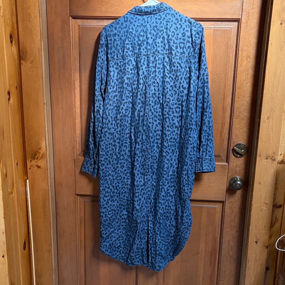 Saks Fifth Avenue Blue Leopard Print Button-Up Shirt Dress Size Medium - Picture 3 of 8